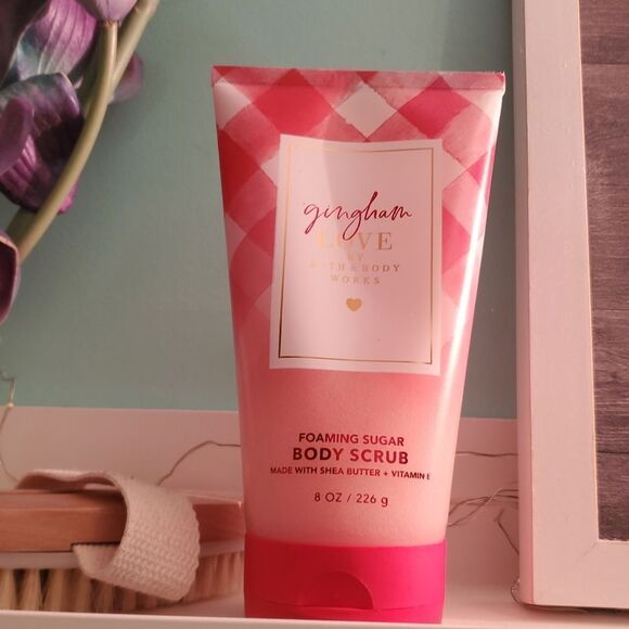 Gingham Love Body Foaming sugar Scrub by Bath & Body Works - Picture 3 of 6